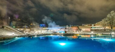 Thermalwasserbadesee im Winter mit Blick auf Alpentherme | © Alpentherme Gastein/Wolkersdorfer