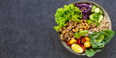 Diaetolgoie Quinoa mit Gemuese Bowl | © Freepik.com/user14908974