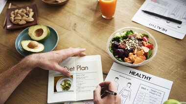 Diaetologie Abnehmplan | © Freepik.com/Rawpixel.com