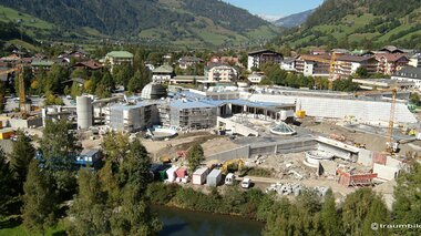 Luftaufnahme vom Neubau der Alpentherme aus dem Jahr 2003 | © Atelier Wolkersdorfer