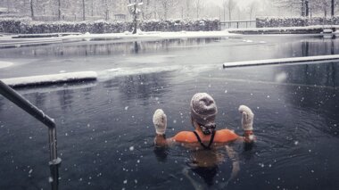 Eisbaden mit Christian Redl | © Alpentherme Gastein