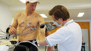 Bernhard Gruber beim Leistungstest in der Sportmedizin | © Alpentherme Gastein