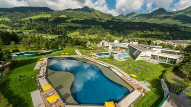Panorama Thermalwasser Badesee | © Alpentherme Gastein/Wolkersdorfer