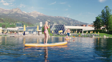 Stand Up Paddling am Smaragdsee der Alpentherme | © SalzburgerLand Tourismus