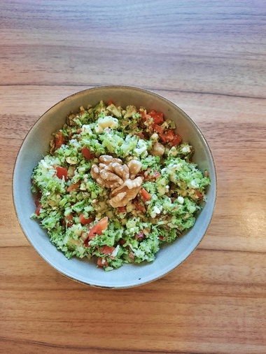 Leichter Brokkolisalat mit Aepfel und Nuessen | © Alpentherme Gastein
