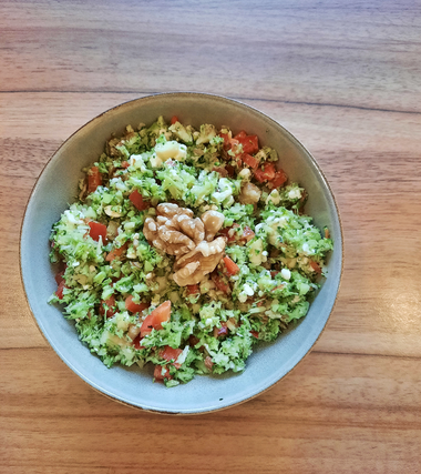 Leichter Brokkolisalat mit Aepfel und Nuessen | © Alpentherme Gastein