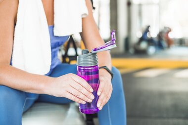 Fitness-Training Flüssigkeitsaufnahme | © freepik.com