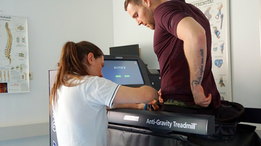 Training am Anti-Schwerkraft-Laufband | © Alpentherme Gastein